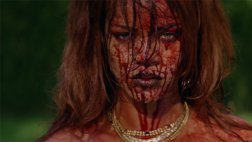 Rihanna protagoniza un baño de sangre en su nuevo videoclip