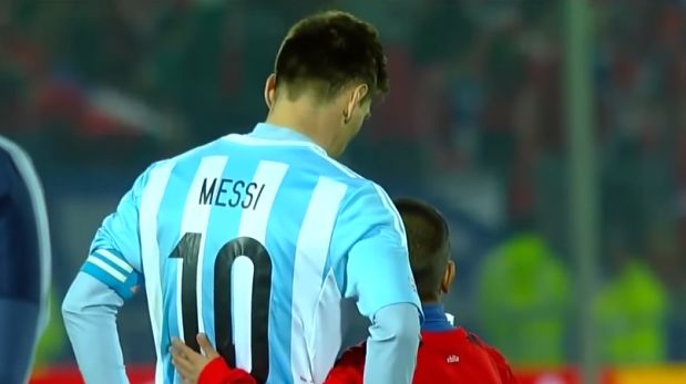 Niño consuela a Messi al perder final de Copa América [VIDEO]