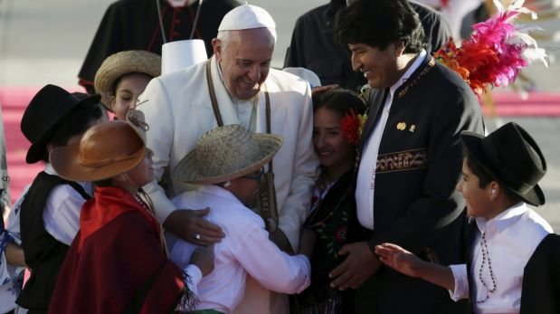 Francisco llega a Bolivia para visita de tres días [EN VIVO]