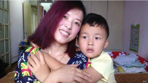 Lin Jinxia y su esposo perdieron buena parte de sus ahorros como resultado del derrumbe de la bolsa. (Foto: BBC)
