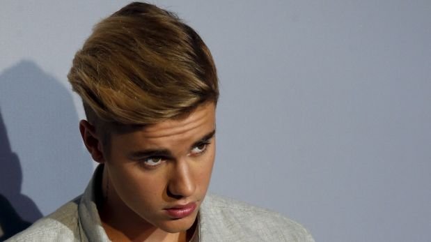 Justin Bieber retira foto desnudo y se disculpa con fans