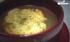 Lo mejor para el invierno: sopa de cebolla con queso gratinado