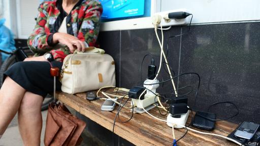 Científicos indican que al no poder utilizar el celular algunas personas sufren ansiedad y mayor estrés, una condición que se llama nomofobia.