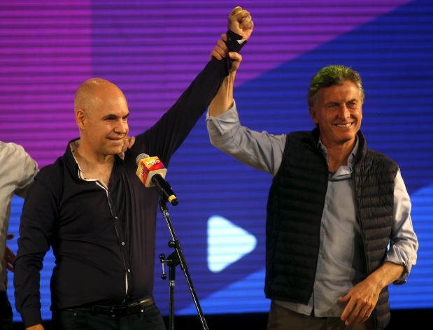 Mauricio Macri (R), outgoing Buenos Aires' City Mayor and presidential candidate for PRO party, and Horacio Rodriguez Larreta celebrate after Buenos Aires' mayoral race election in Buenos Aires, Argentina, July 19, 2015. Larreta is currently the cabinet chief for Macri, the presiding mayor of Buenos Aires who is looking to go on and win the Argentine presidency in national elections in October. REUTERS/Enrique Marcarian