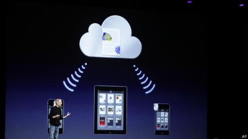Puedes transferir tus contactos del sistema Apple al de Google desde iCloud, desde iTunes, con la tarjeta sim o con aplicaciones de terceros.