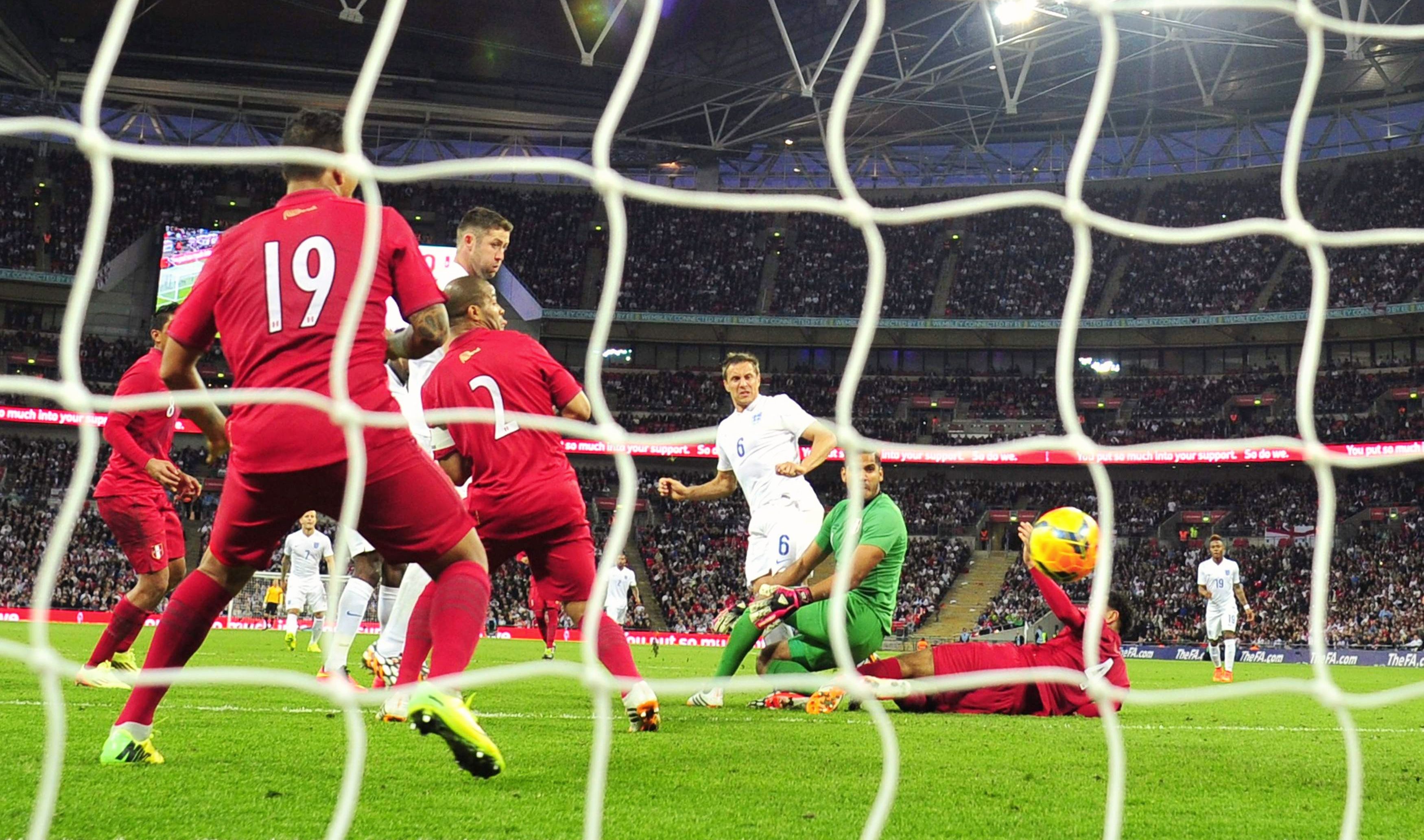 England's Phil Jagielka (C, number 6) scores against Peru during their international friendly soccer match at Wembley Stadium in London May 30, 2014. REUTERS/Dylan Martinez (BRITAIN - Tags: SPORT SOCCER WORLD CUP)