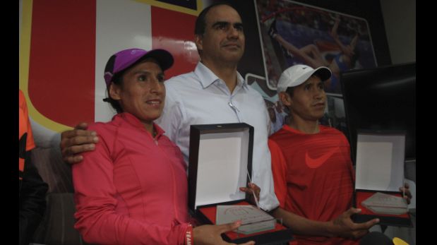 Gladys Tejeda y Raúl Pacheco fueron premiados por Federación