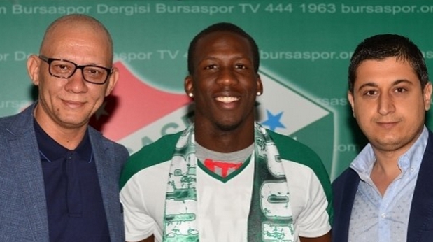 Luis Advíncula: su primera publicación tras ser del Bursaspor