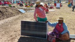 Puno: islas de los Uros serán iluminadas con paneles solares
