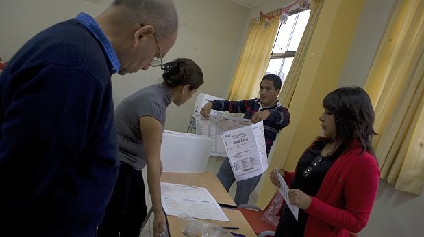 No pidamos más peras al olmo, por Juan Paredes Castro