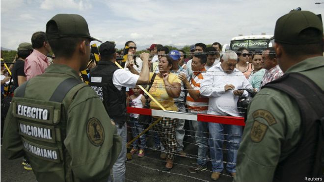 El gobernador del estado de Táchira (Venezuela) informó el domingo que 791 ciudadanos colombianos indocumentados fueron deportados durante el fin de semana. (Foto: Reuters)