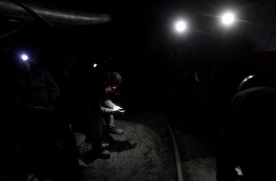Los 73 mineros que están en huelga a 650 metros bajo tierra