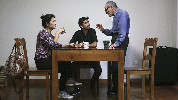 LIMA 01 DE SEPTIEMBRE DE 2015FOTOS DE RETRATO Y DEL ENSAYO AL ACTOR ENRIQUE VICTORIA POR SUS 90 A?OS, EL ACTOR SIIGUE EN ACTIVIDAD Y PRESENTA ESTE VIERNES UNA OBRA DE TEATRO LLAMADA ESPACIOS VACIOS DIRIGIDA POR FRANCO IZAPAGINA DEL ADULTO MAYOR
