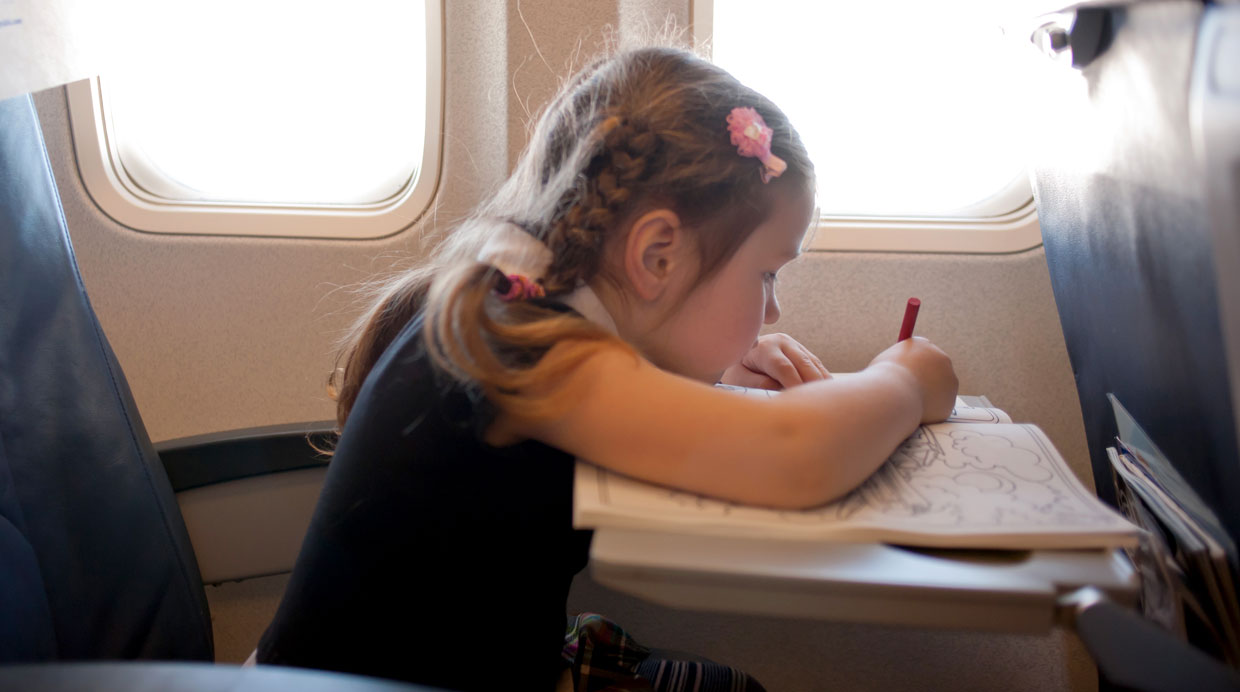 [Foto] Viajar con niños en un avión ¿Cómo hacerlo llevadero?