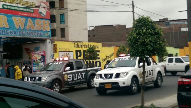 Amplio despliegue de agentes de la SUAT y UDEX por presencia de explosivos en Breña. (Whatsapp / El Comercio)