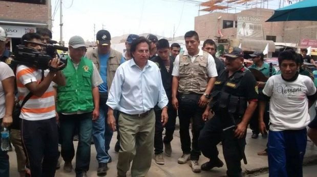 Casma: lanzan tomates a ex presidente Alejandro Toledo