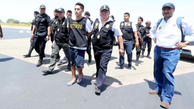 Prófugo Gerald Oropeza fue entregado a la policía por las autoridades ecuatorianas tras su captura en el balneario de Salinas. (Difusión)