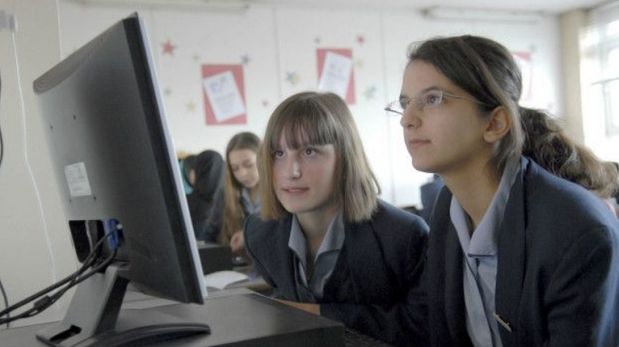 Los estudios indican que la tecnología no puede arreglar una educación deficiente. (Foto: BBC)