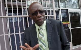 FIFA suspende de por vida al ex vicepresidente Jack Warner