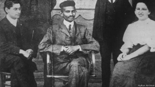 En Sudáfrica, el joven Gandhi trabajó como abogado. (Foto: Hulton Archive)
