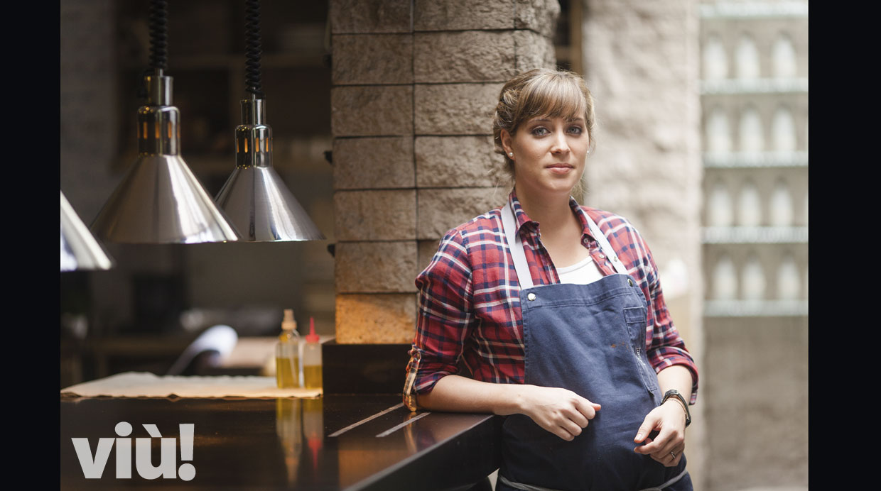 Pía León, en un raro momento de tranquilidad en la cocina del Restaurante Central. Foto: Javier García Rosell