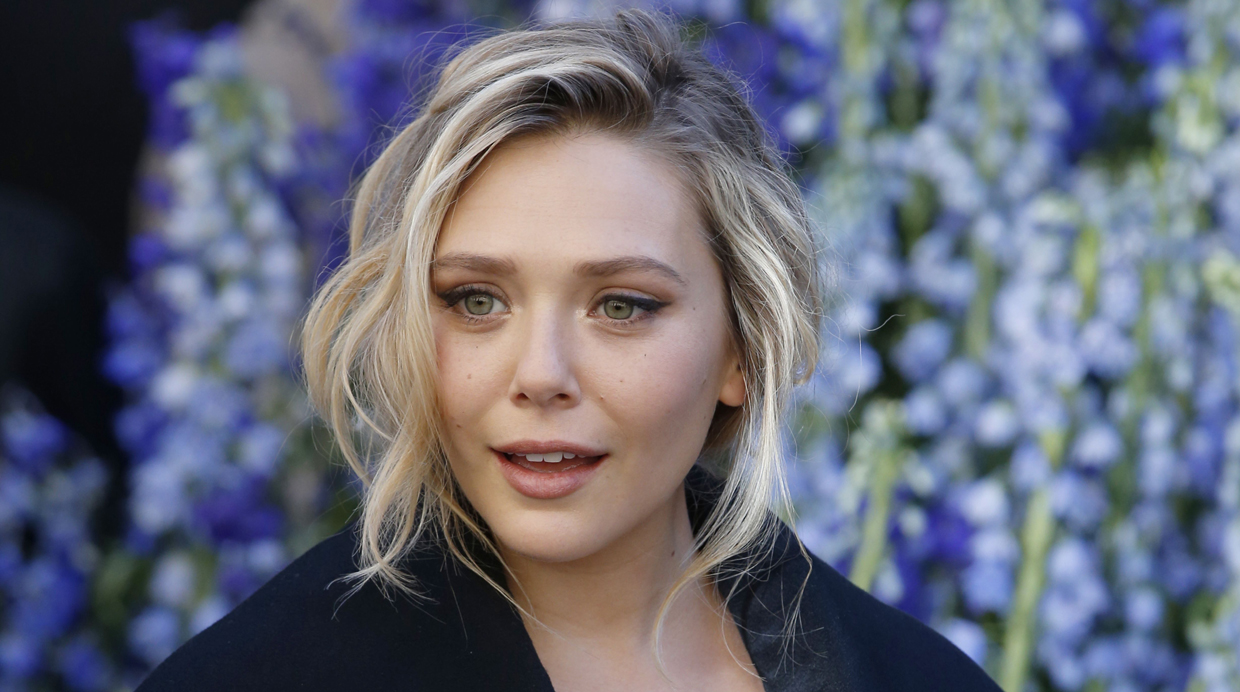 US actress Elizabeth Olsen poses prior to the start of the Christian Dior 2016 Spring/Summer ready-to-wear collection fashion show, on October 2, 2015 in Paris.                 AFP PHOTO / PATRICK KOVARIK