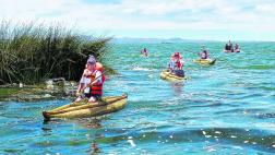 Buscan preservar el uso de las balsas de totora en el Titicaca