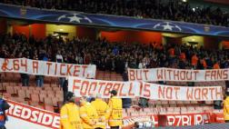 Hinchas de Bayern en singular protesta por precios de entradas