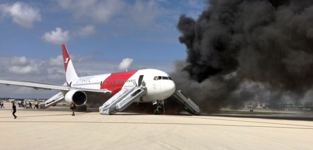 Passengers evacuate from a plane on fire at Fort Lauderdale airport, Florida on October 29, 2015. An airliner caught fire on a runway at Fort Lauderdale in Florida Thursday and several people were injured, authorities said. 