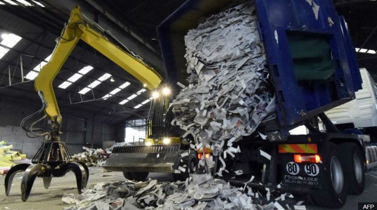 Algunos acusan a la industria del reciclaje de no haber invertido lo suficiente en maquinaria adecuada. (Foto: BBC Mundo)