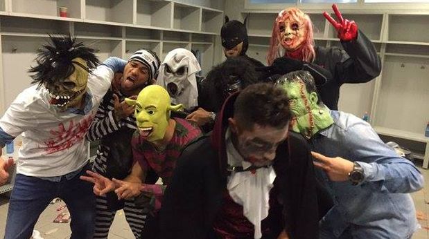 Barcelona: jugadores irrumpieron conferencia de prensa de rival con disfraces de Halloween. (Foto: Twitter)