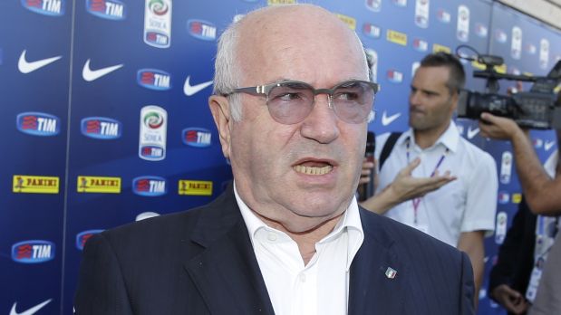 Jefe de fútbol italiano provoca escándalo con discriminaciones