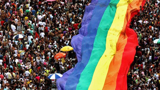 En Brasil, la justicia abrió el camino para los casamientos gay. Pero algunos expertos niegan que el fallo alcance a las relaciones de tres o más personas. (Foto: Getty Images)