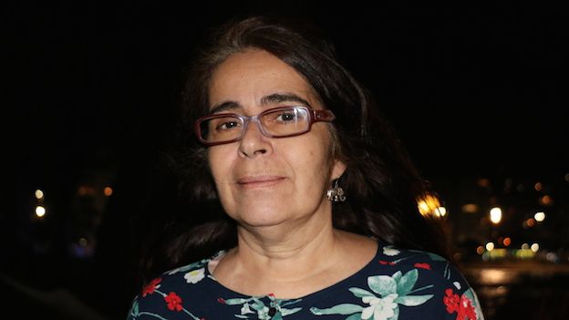 La abogada Marta Bastos reclama que el trío amoroso que representa sea aceptado como núcleo familiar. (Foto: BBC World Service)