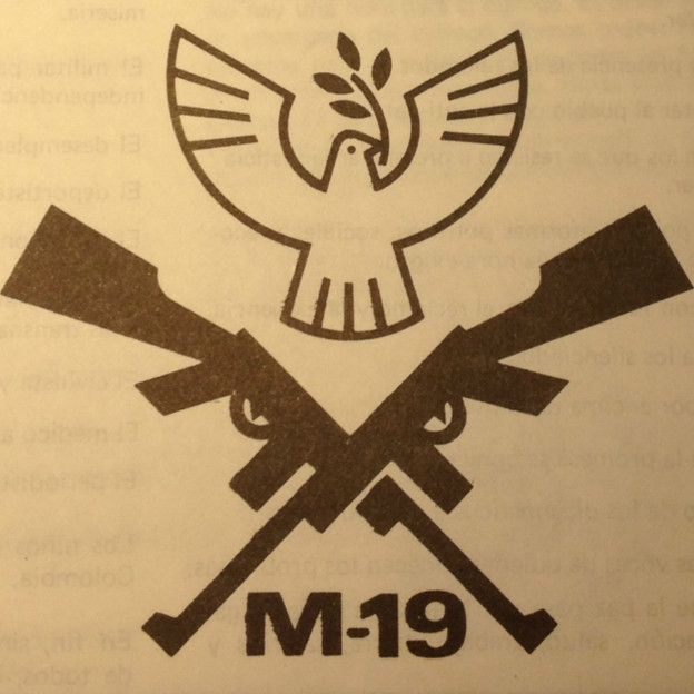 Las comunicaciones que emitía el M-19 durante el proceso de paz que sostuvo con el gobierno de Belisario Betancur llevaban este logo que combinaba símbolos que pueden considerarse contradictorios. (Foto: Archivo Ana Carrigan y Constanza Vieira)