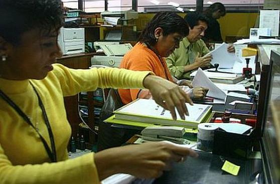 Gobierno entrante decidirá futuro de 221 mil trabajadores CAS