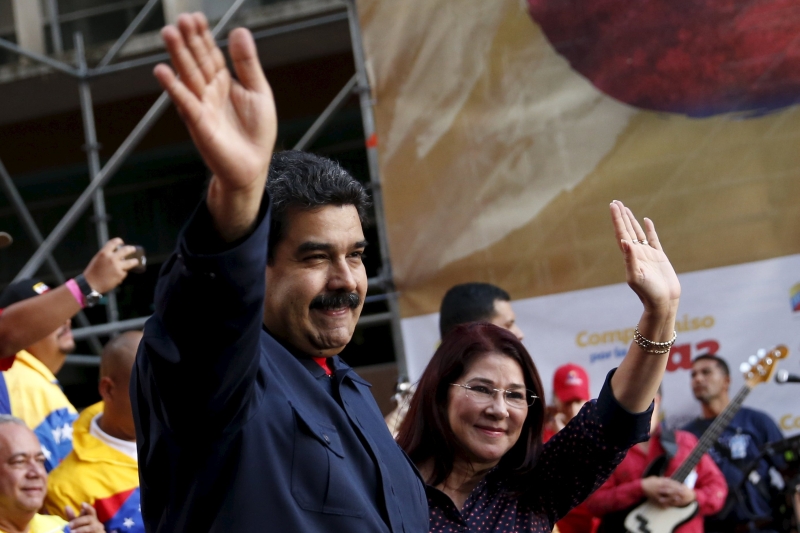 Nicolás Maduro y Cilia Flores en una de las últimas presentaciones públicas de ambos en octubre pasado en la ciudad de Caracas. (Reuters)