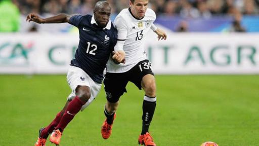 El futbolista de la selección francesa jugaba en el Estadio de Francia mientras su prima moría en uno de los ataques en París.