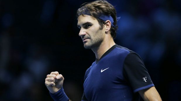 Federer ganó a Djokovic en Masters de Londres y está en semis