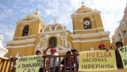 Trujillo: trabajadores de la UNT tomaron atrio de la catedral