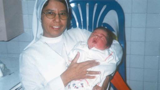 Uno de sus recuerdos más bonitos es haber recibido a un bebé durante el parto de una de las reclusas en la prisión femenina. También recuerda a un bebé de una de las internas que nació VIH+. Por él viajaba a Caracas a comprarle los antiretrovirales. Murió meses después.