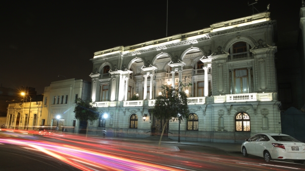 Situado en la Plaza San Martín, el Club Nacional es una  de las numerosas obras de Malachowski que han definido el paisaje arquitectónico limeño (Foto: Alonso Chero).
