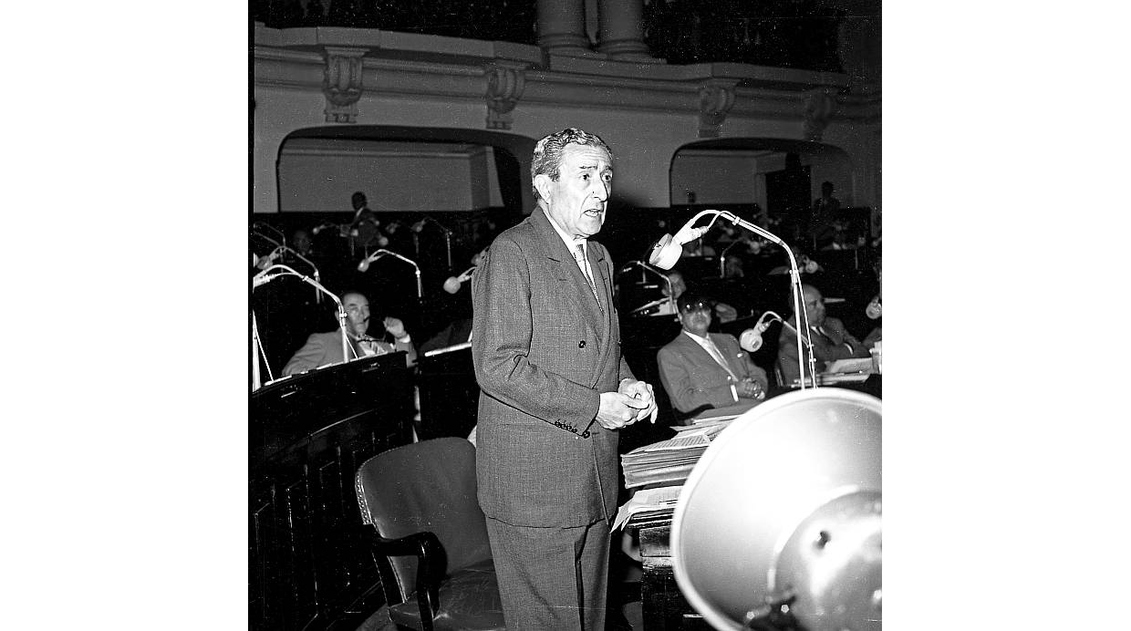 Inauguración. El primer ministro Pedro Beltrán inauguró la primera edición de CADE. (Foto: Archivo histórico de El Comercio)