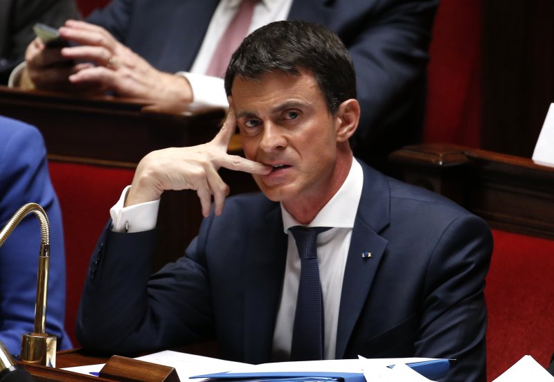 French Prime Minister Manuel Valls attends the questions to the government session at the National Assembly in Paris, France, November 25, 2015.    REUTERS/Eric Gaillard