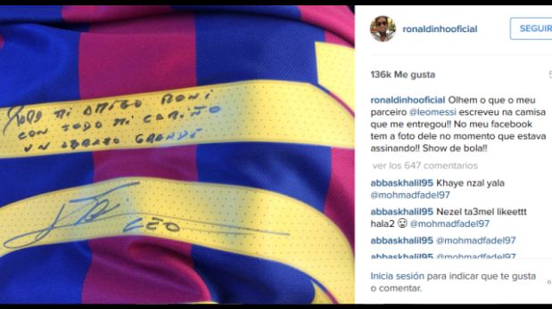 Lionel Messi le hizo este regalo a Ronaldinho. (Foto: Twitter)