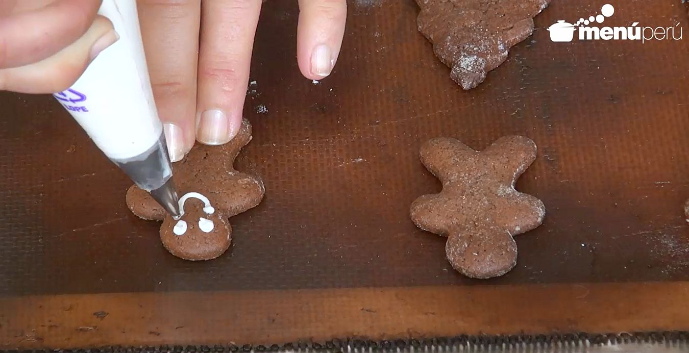 Para esta Navidad aprende a preparar unas decorativas galletas de jengibre.