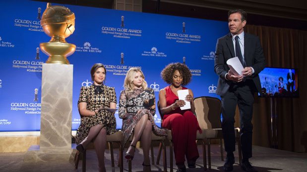 America Ferrera, Chloe Grace Moretz, Angela Bassett y Dennis Quaid anunciando a los nominados a los Globos de Oro. (Foto: AFP)