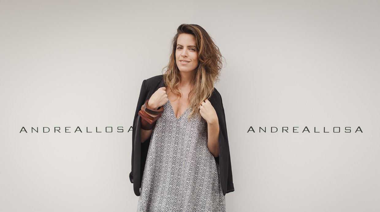 La marca Andrea Llosa se distingue por las propuestas en patrones muy grandes y collares oversize porque ayudan a potenciar la personalidad.
