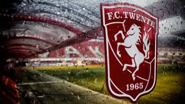 Twente de Renato Tapia no podrá jugar torneos internacionales