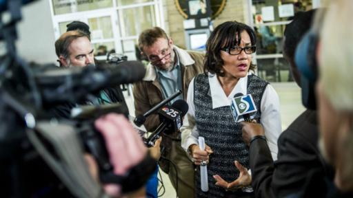 La alcaldesa declaró en emergencia la ciudad de Flint para llamar la atención de las autoridades federales sobre el desastre ocurrido. (Foto: AP)